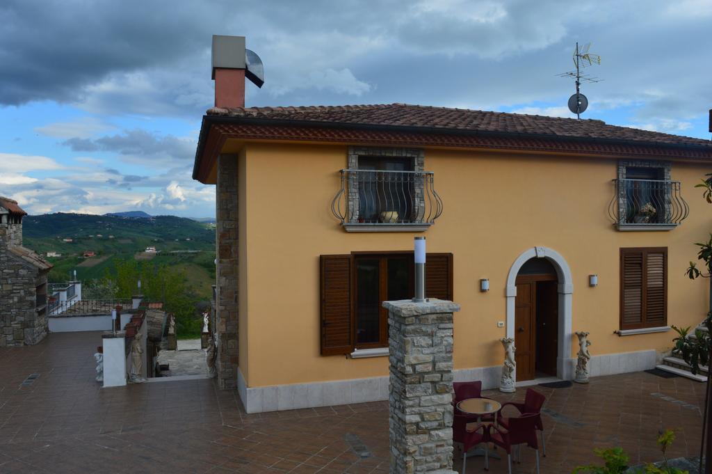 אריאנו אירפינו Villa Tre Colli Agri B&B מראה חיצוני תמונה