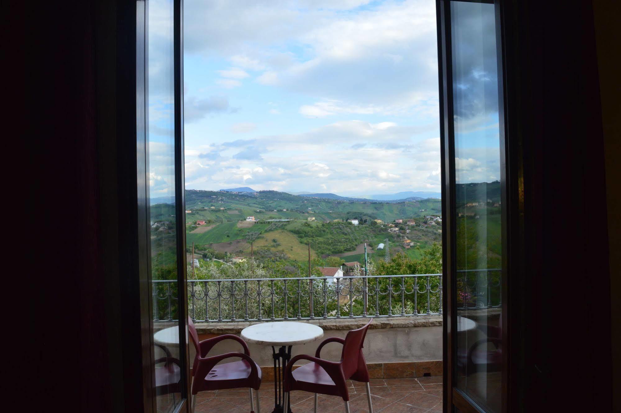 אריאנו אירפינו Villa Tre Colli Agri B&B מראה חיצוני תמונה
